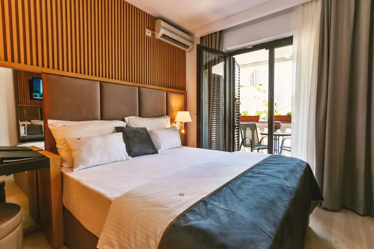 Hotel Dvor Kornic — DVOR KORNIC