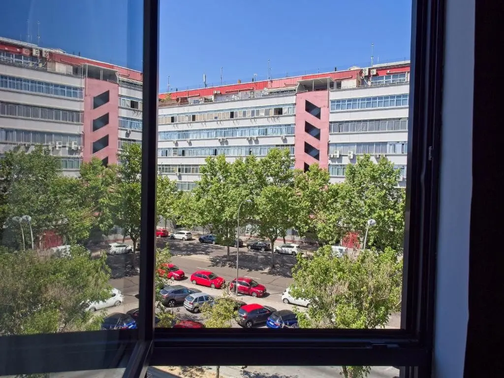 Widok z hotelu Hotel Dwo Colours Alcalá