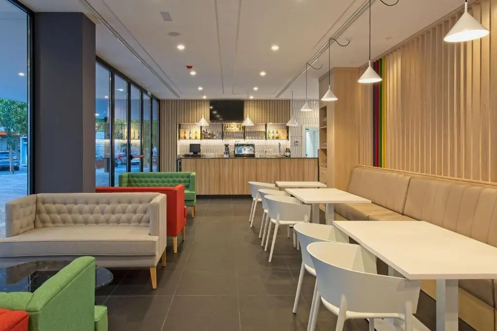 Restauracja i jedzenie w hotelu Hotel Dwo Colours Alcalá