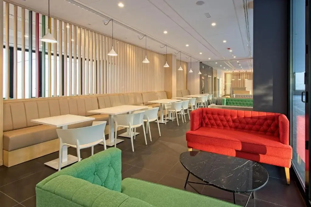 Restauracja i jedzenie w hotelu Hotel Dwo Colours Alcalá