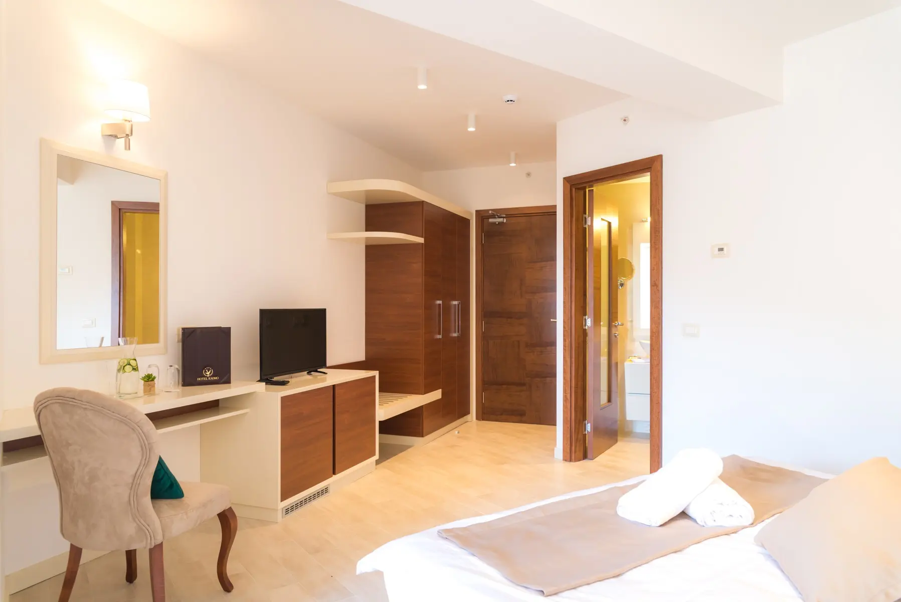 Hotel Kadmo by Aycon — KADMO BY AYCON