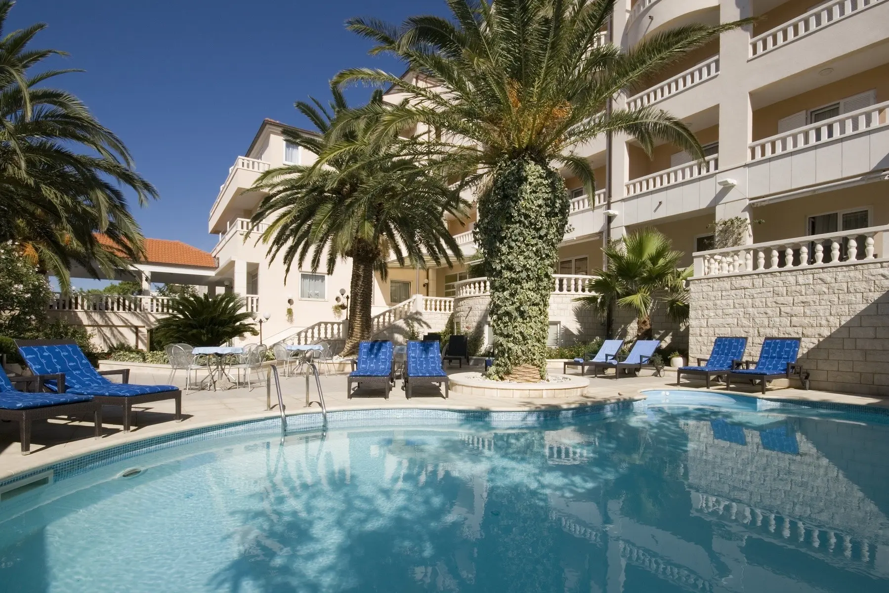 Hotel Laurentum — LAURENTUM