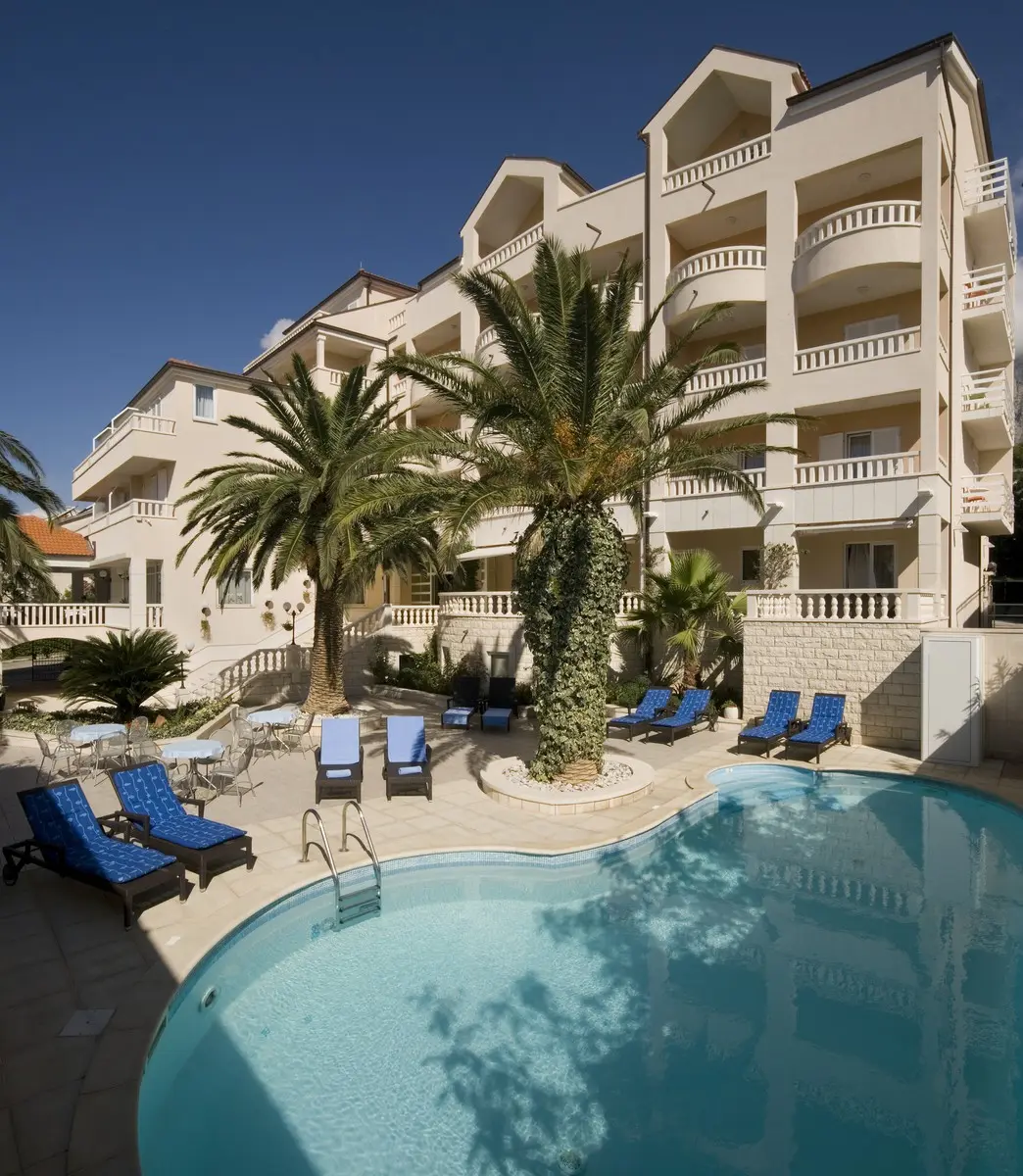 Hotel Laurentum — LAURENTUM