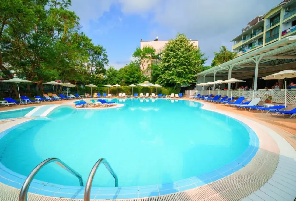 Basen w hotelu Hotel Perla Plaza