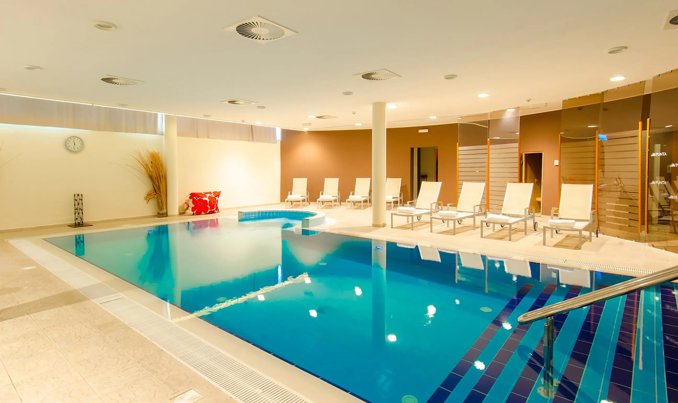 Hotel Punta — PUNTA