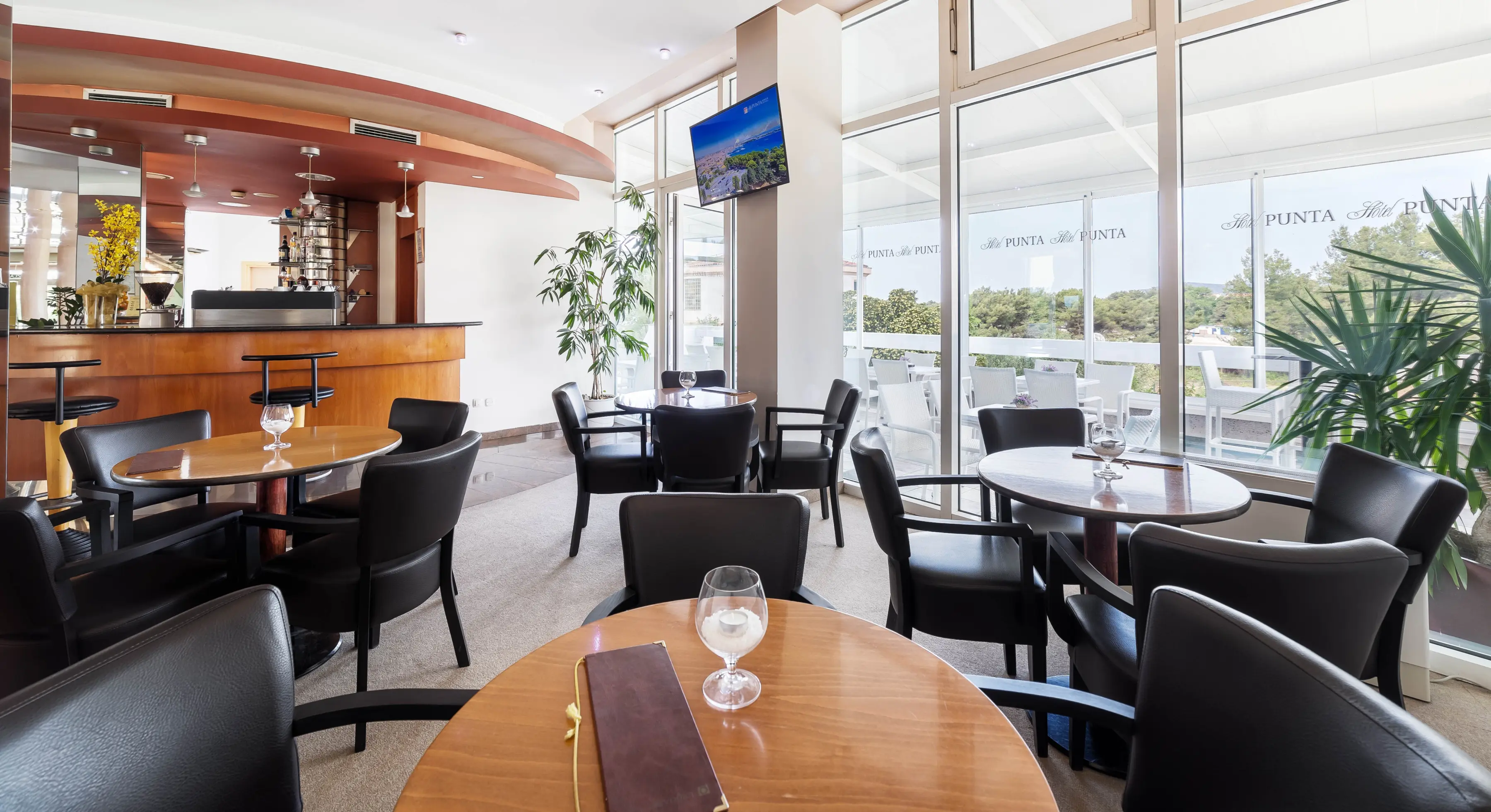 Hotel Punta — PUNTA