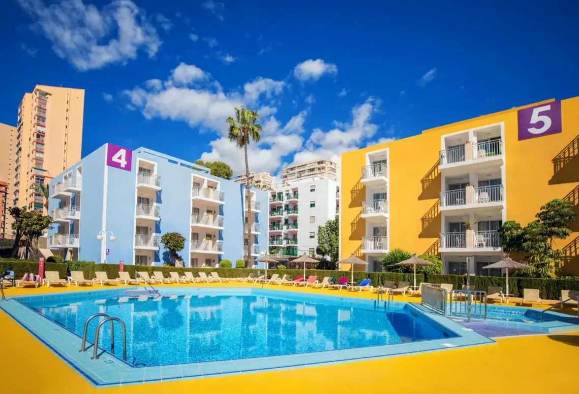 Basen w hotelu Hotel Servigroup Pueblo Benidorm