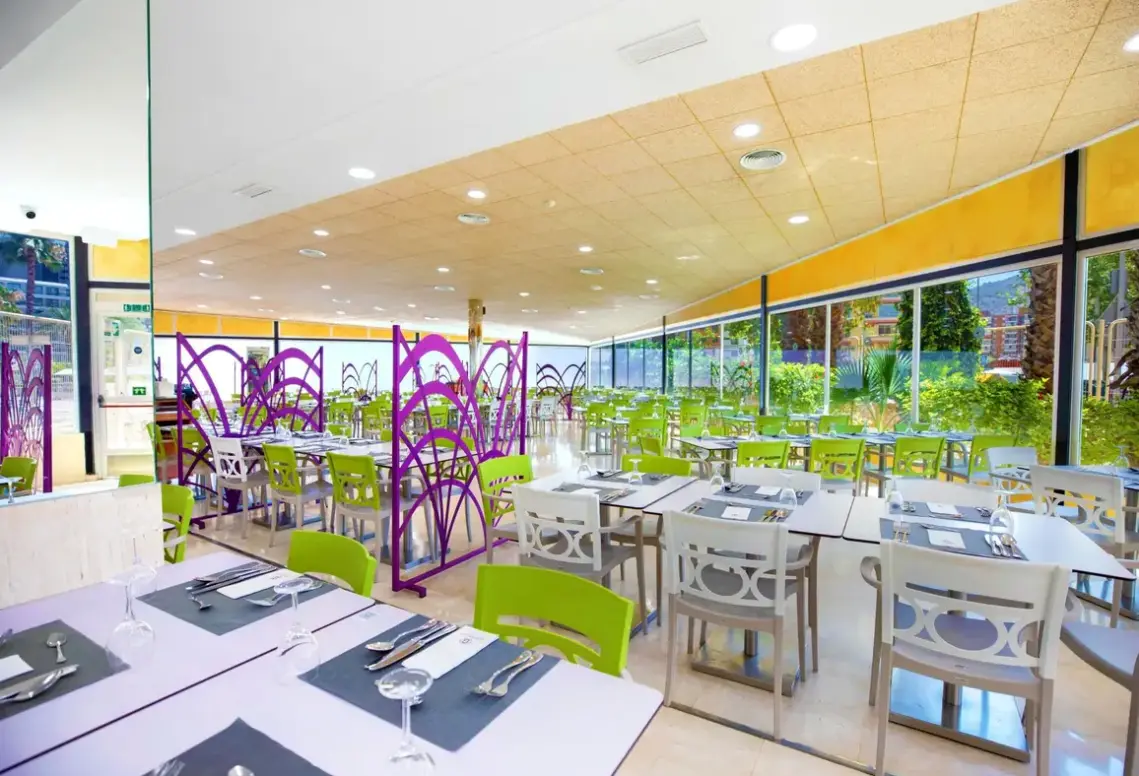 Restauracja i jedzenie w hotelu Hotel Servigroup Pueblo Benidorm