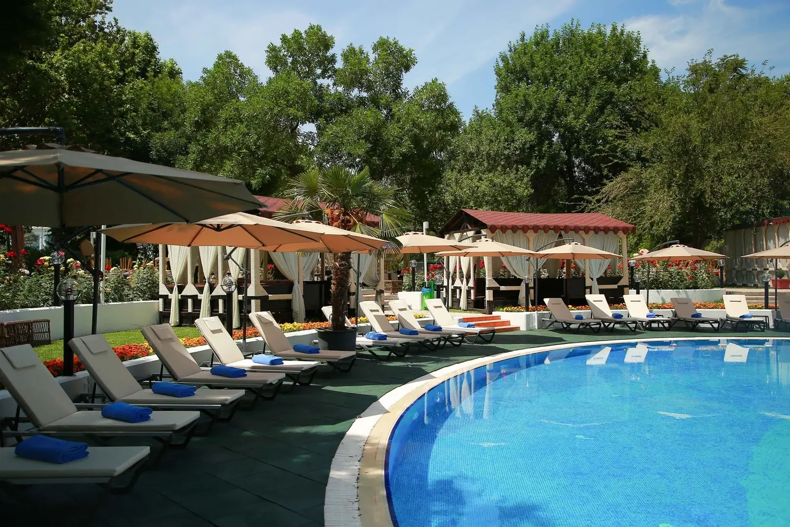 Basen w hotelu Hotel Wyndham Tashkent