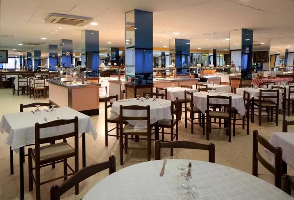 Restauracja i jedzenie w hotelu HTop Palm Beach