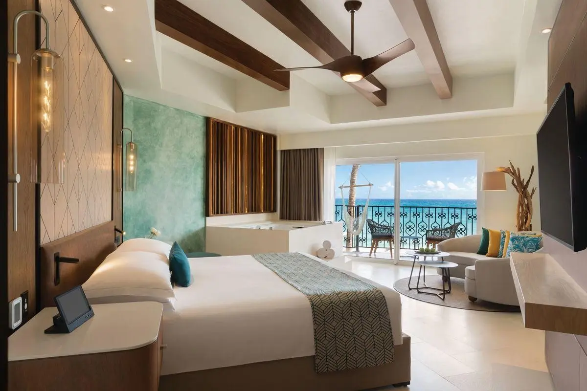 Hyatt Vivid Playa del Carmen; An All-Inclusive Resort — HYATT VIVID PLAYA DEL CARMEN, AN ALL-INCLUSIVE RESORT