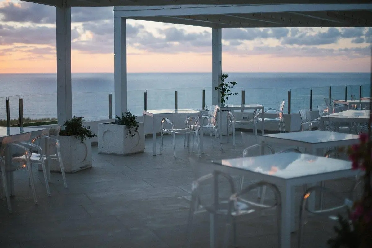 Restauracja i jedzenie w hotelu Infinity Resort Tropea