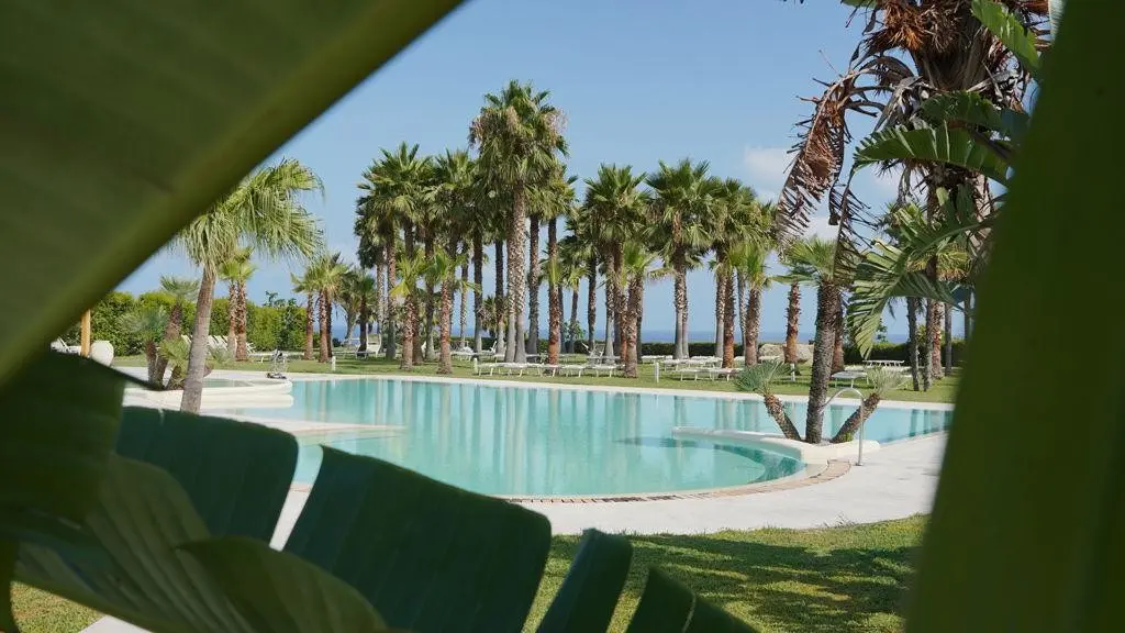 Basen w hotelu Infinity Resort Tropea