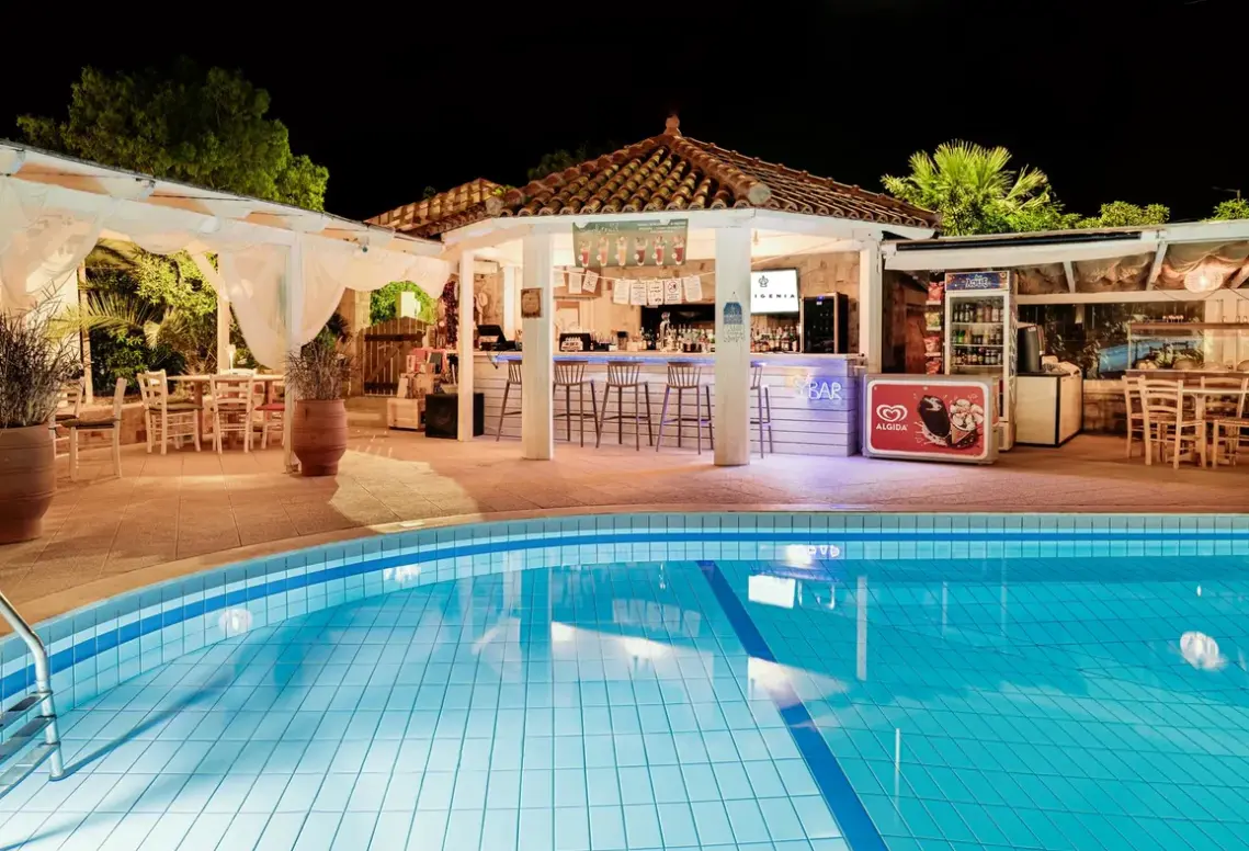 Basen w hotelu Iphigenia Mythic Retreat