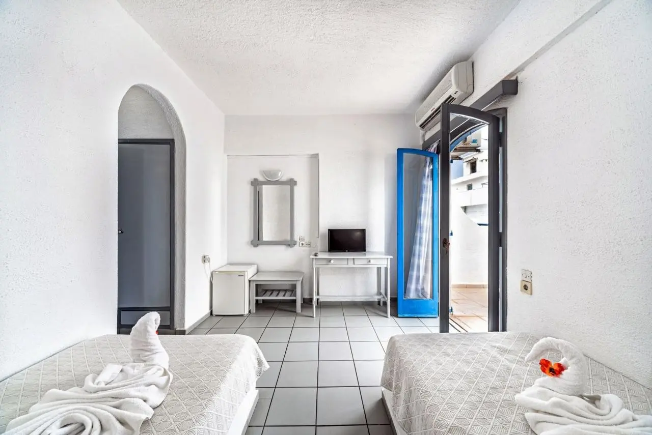 Iro Hotel — IRO HOTEL