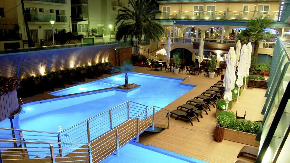 Basen w hotelu Kaktus Playa