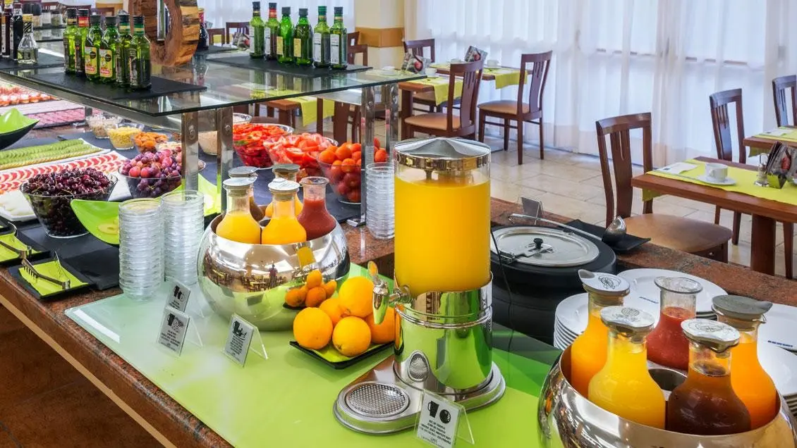 Restauracja i jedzenie w hotelu Kaktus Playa