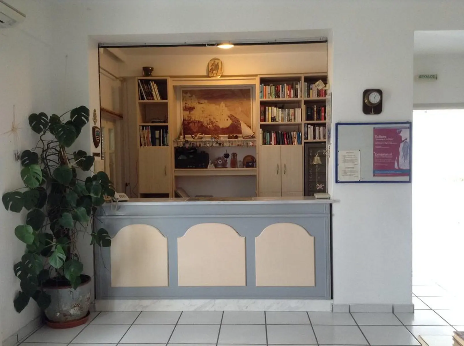 King Thiras Hotel — KING THIRAS