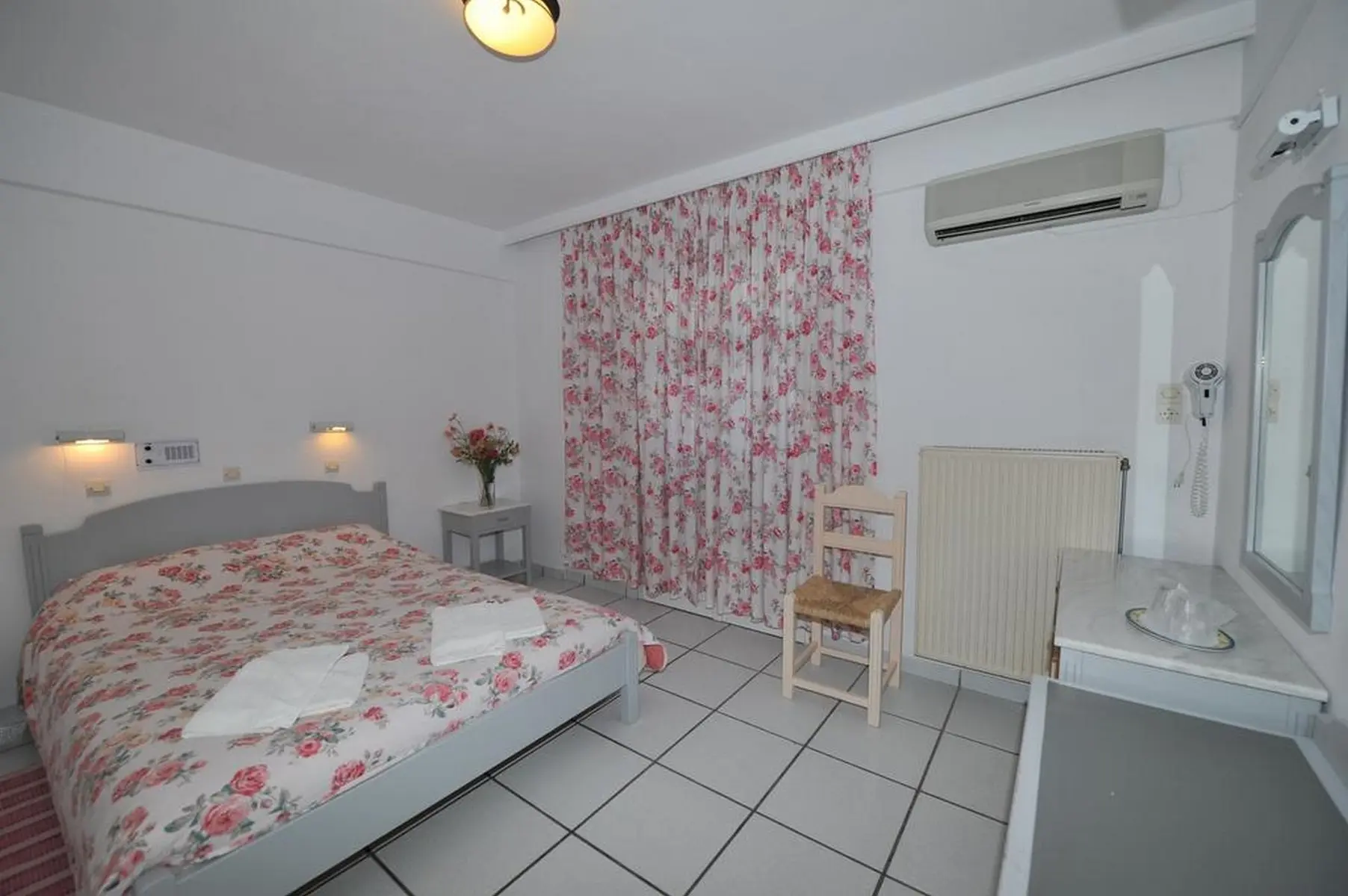 King Thiras Hotel — KING THIRAS