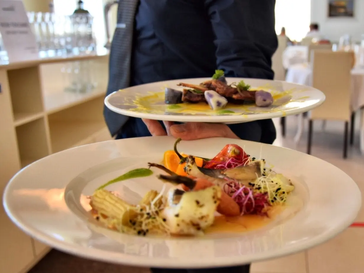 Restauracja i jedzenie w hotelu King