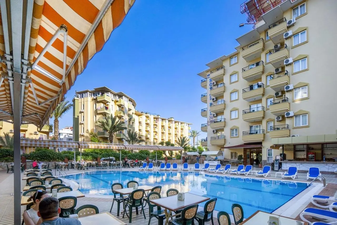 Basen w hotelu Kleopatra Royal Palm
