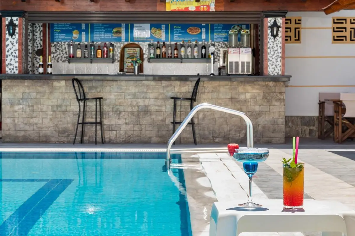 Lefkothea Hotel (Ex Villa Kamari Star) — LEFKIMI