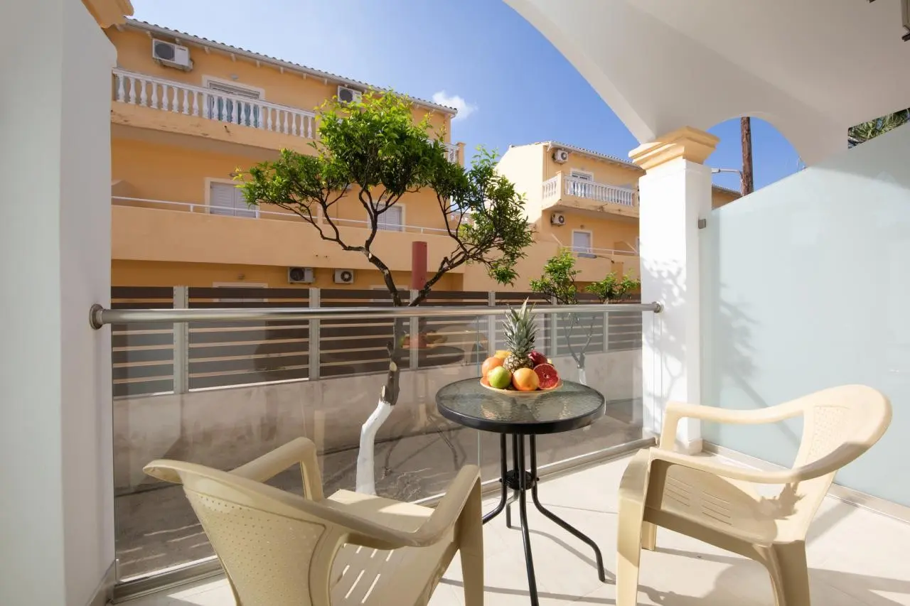 Lefkothea Hotel (Ex Villa Kamari Star) — LEFKIMI