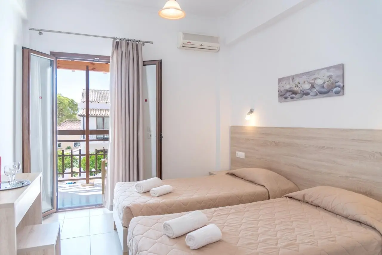 Lefkothea Hotel (Ex Villa Kamari Star) — LEFKIMI