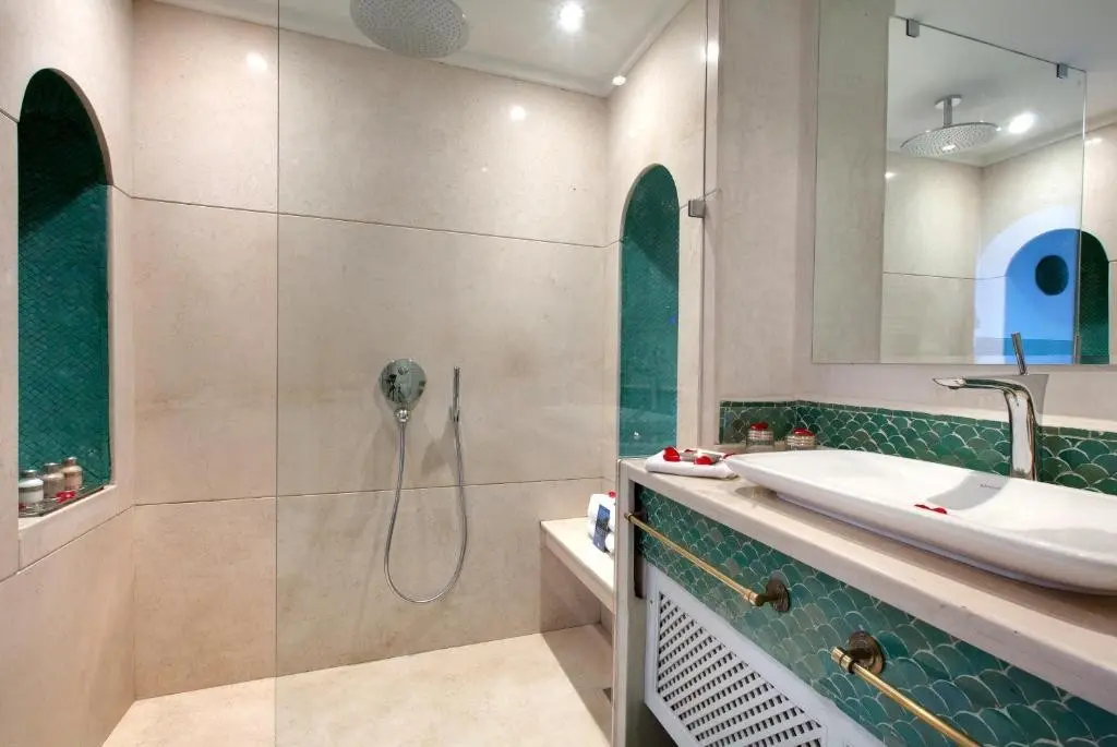 Łazienka w pokoju hotelu les jardins de la koutoubia