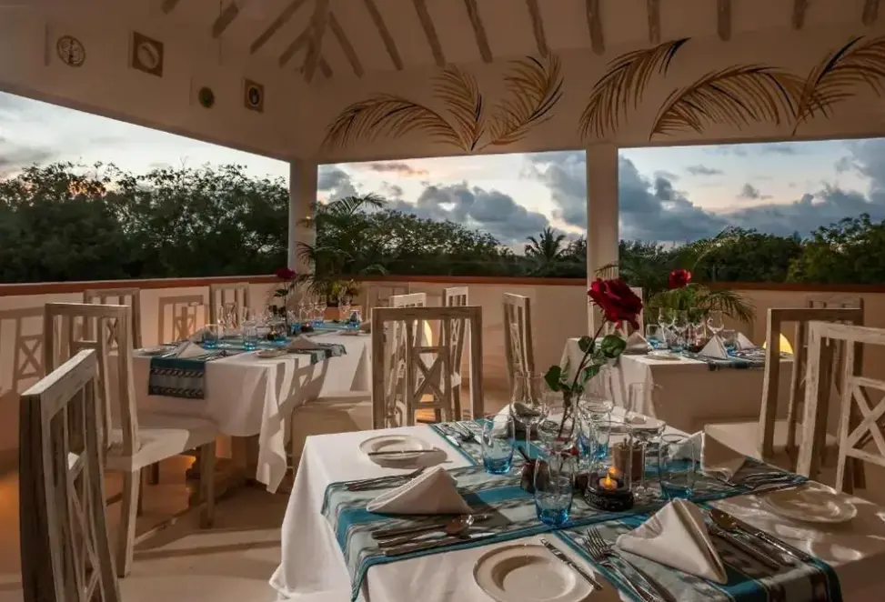 Restauracja i jedzenie w hotelu Medina Palms