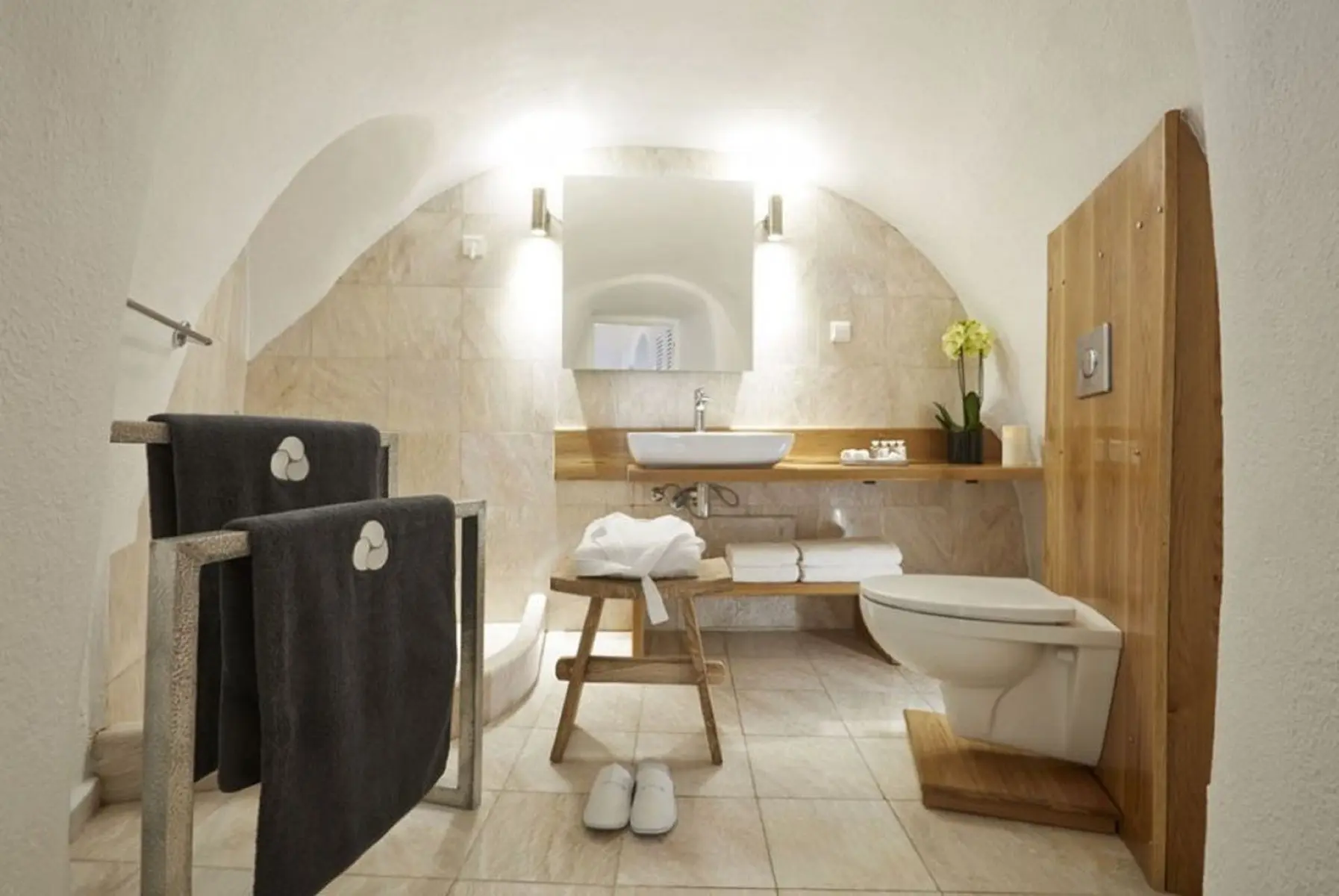 Mill Houses Elegant Suites — MILL HOUSES ELEGANT SUITES