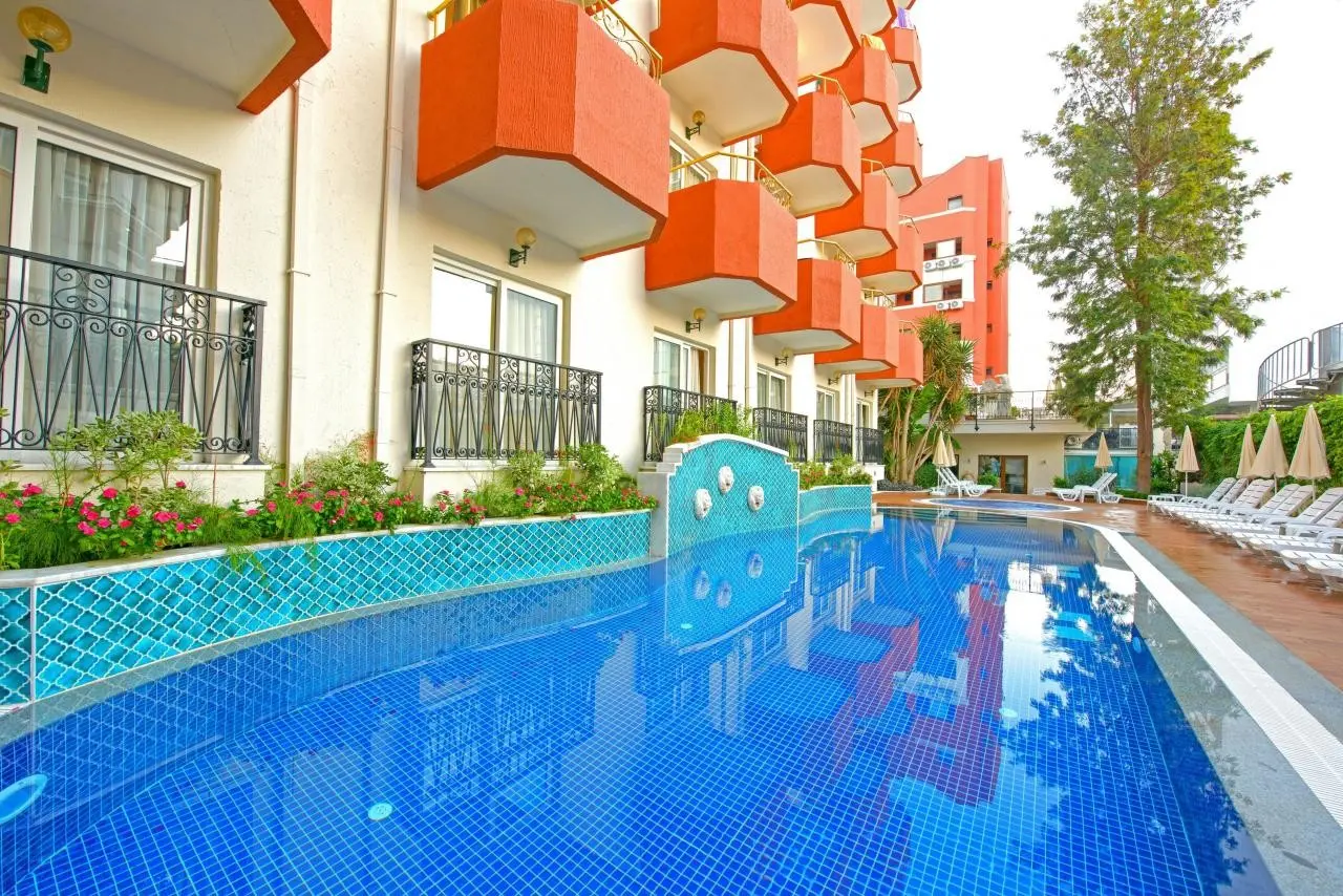 Museum Hotel Antique Roman Palace — MUSEUM HOTEL ANTIQUE ROMAN PALACE