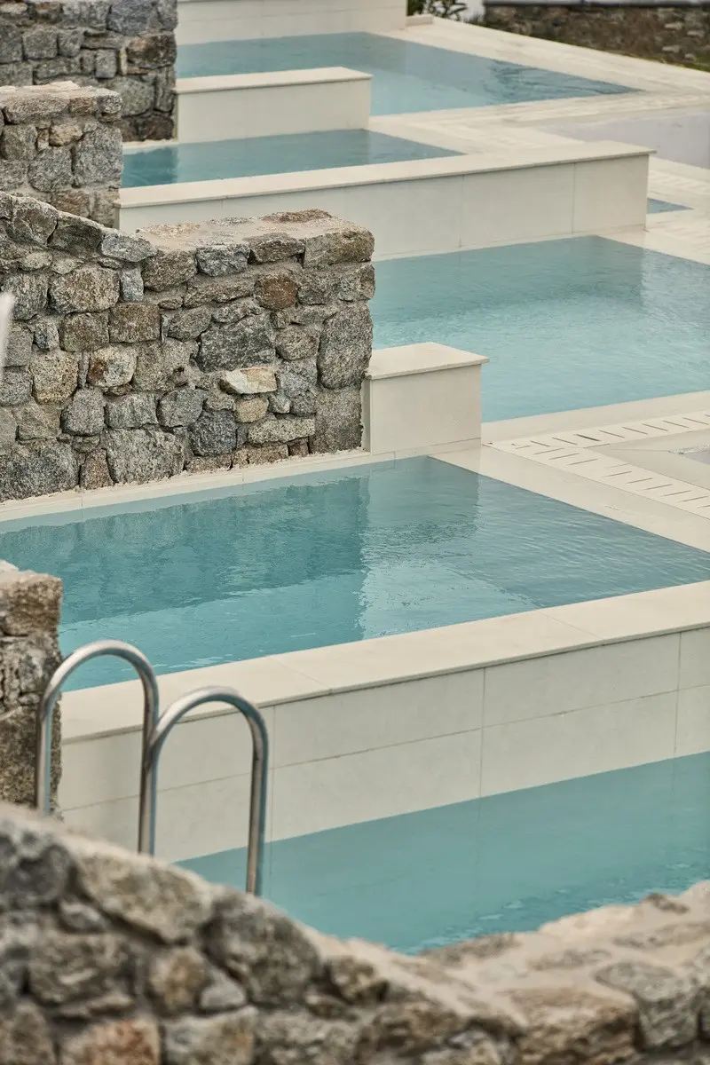 Basen w hotelu Myconian Kyma - Design Hotels