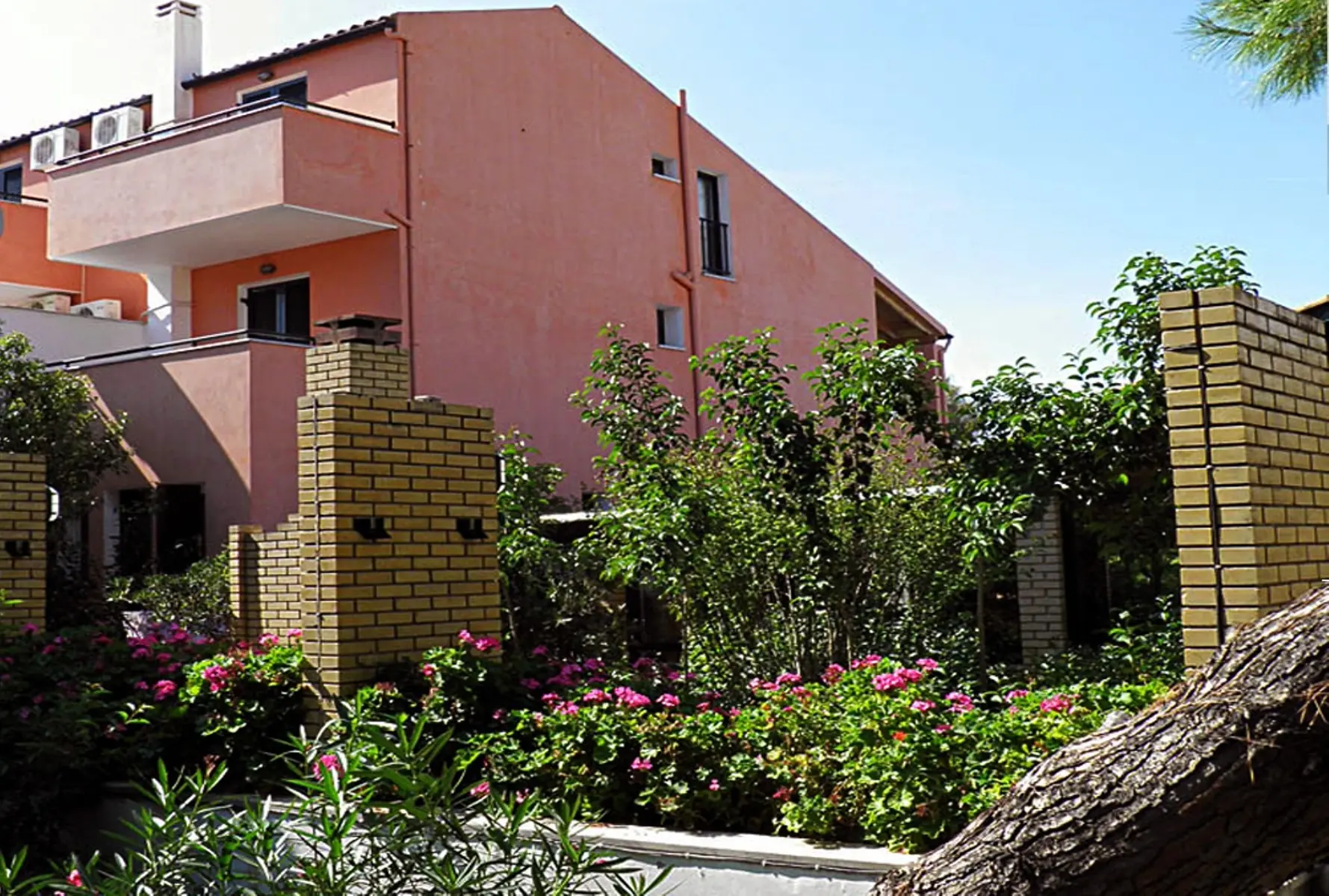 Nireas Studios and Apartments — NIREAS STUDIOS AND APARTMENTS