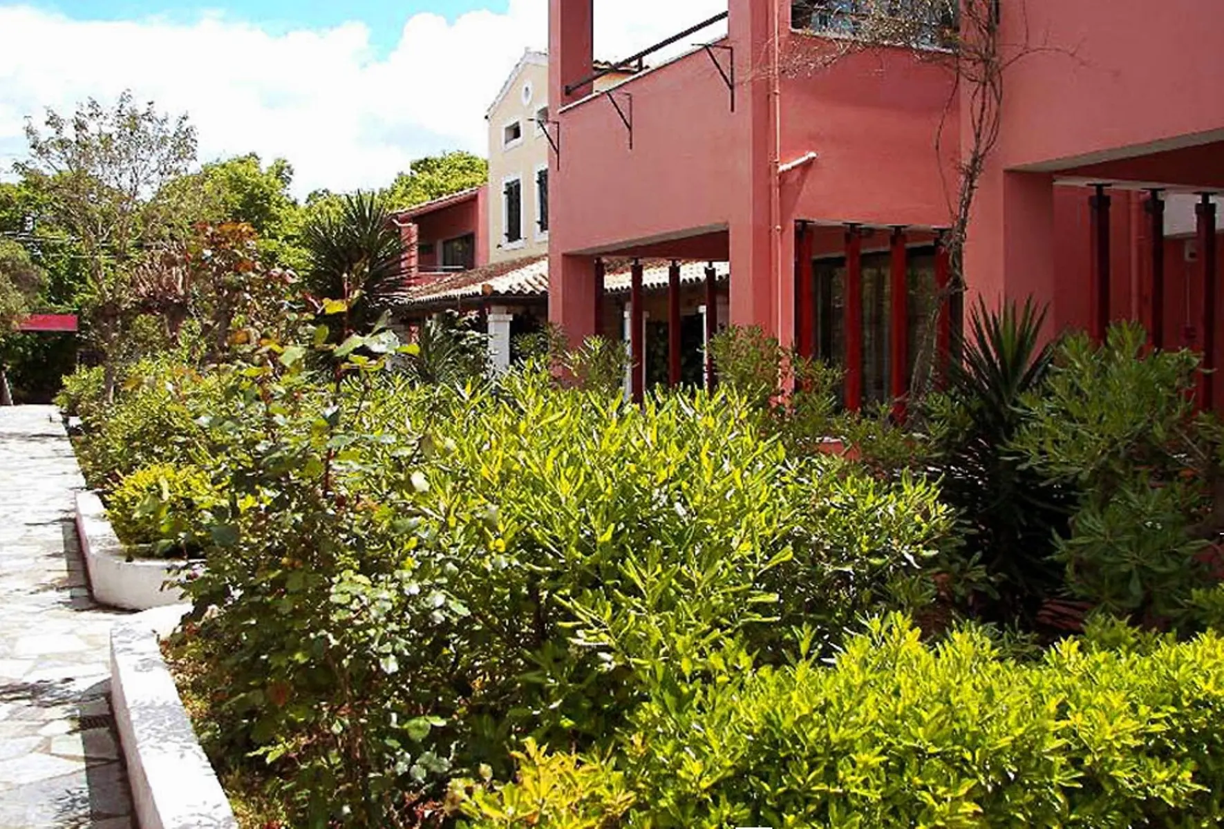 Nireas Studios and Apartments — NIREAS STUDIOS AND APARTMENTS