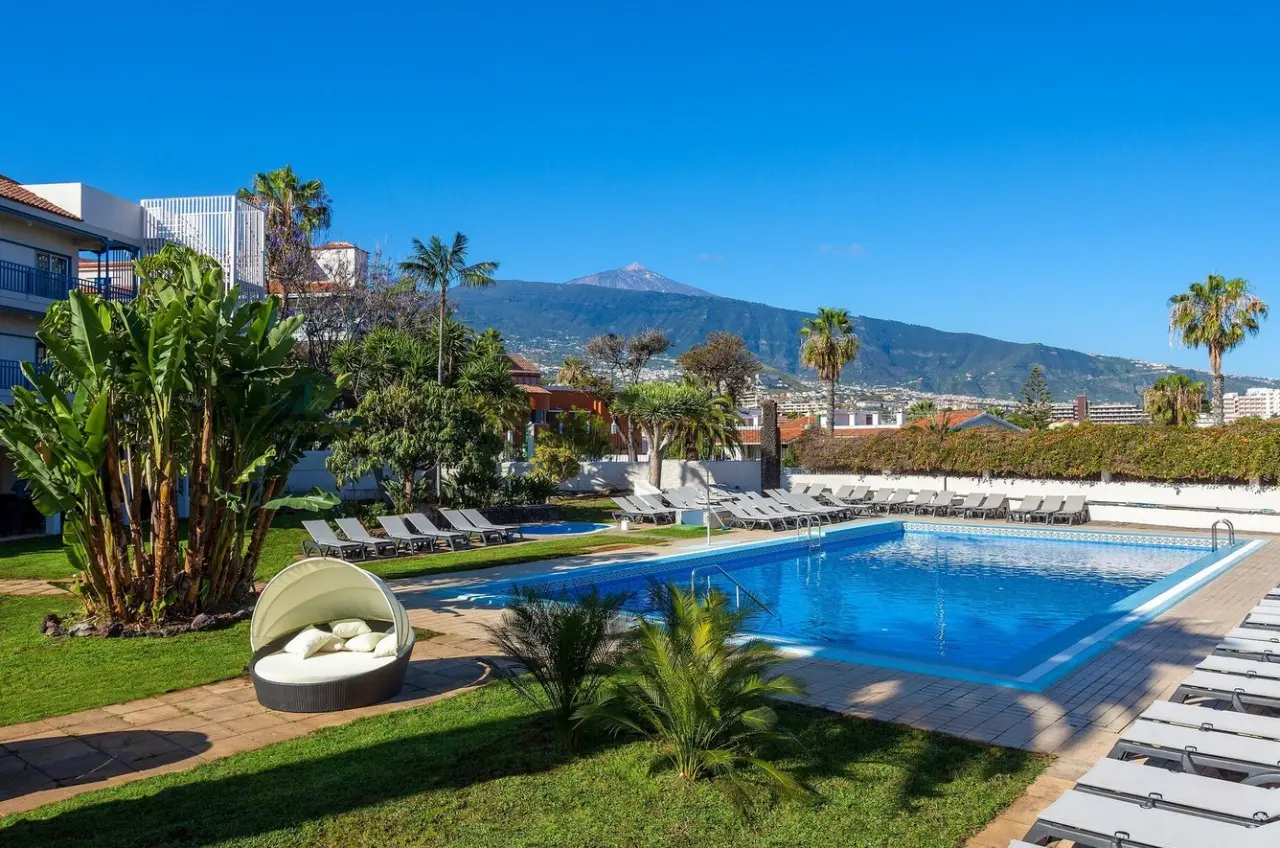 Basen w hotelu O7 Tenerife