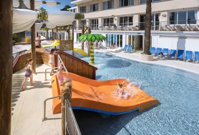Basen w hotelu Oasis Park Splash