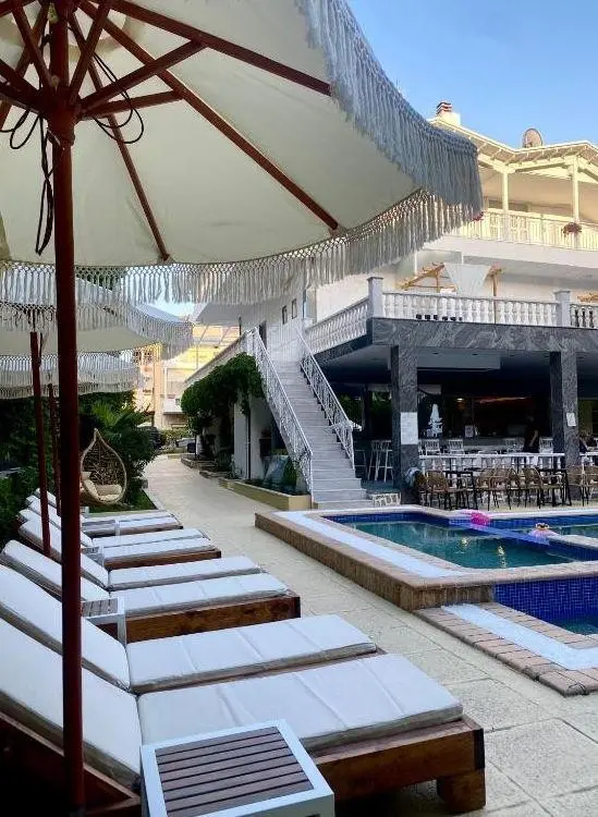 Basen w hotelu Olympic Kosmas Hotel