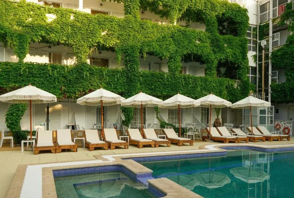 Basen w hotelu Olympic Kosmas Hotel