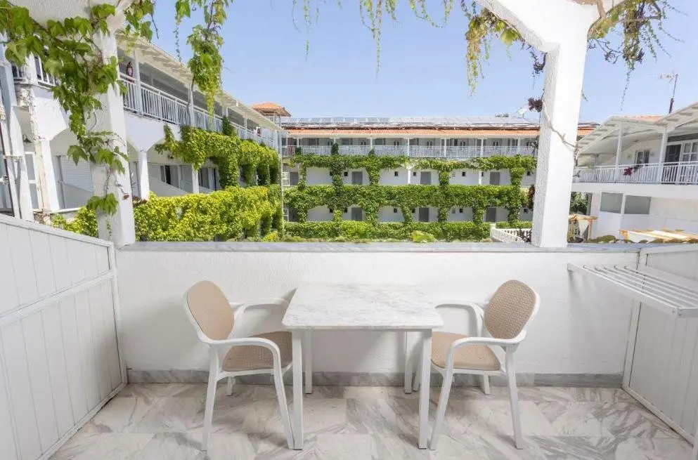 Widok z hotelu Olympic Kosmas Hotel