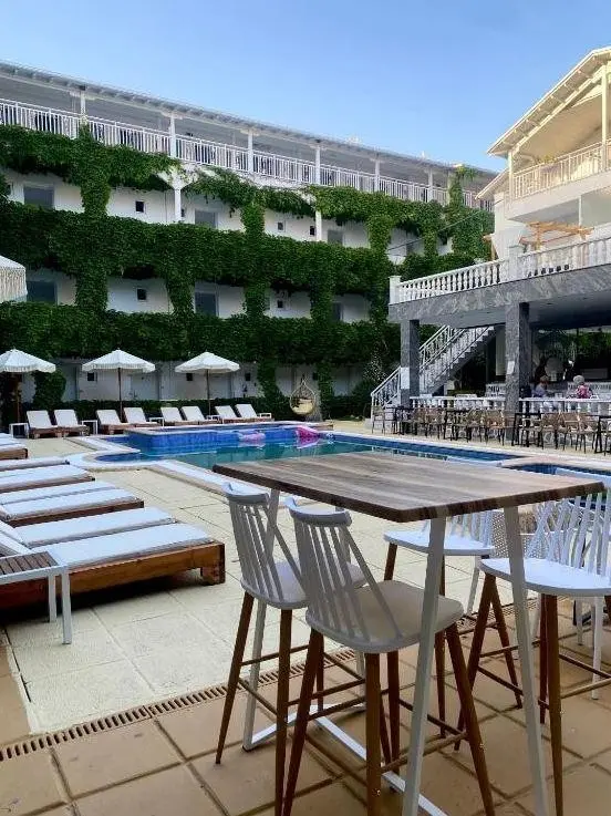 Basen w hotelu Olympic Kosmas Hotel