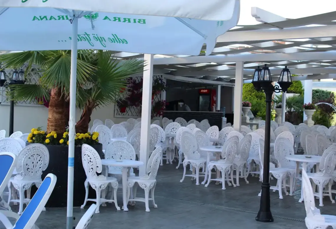 Restauracja i jedzenie w hotelu Onufri Hotel