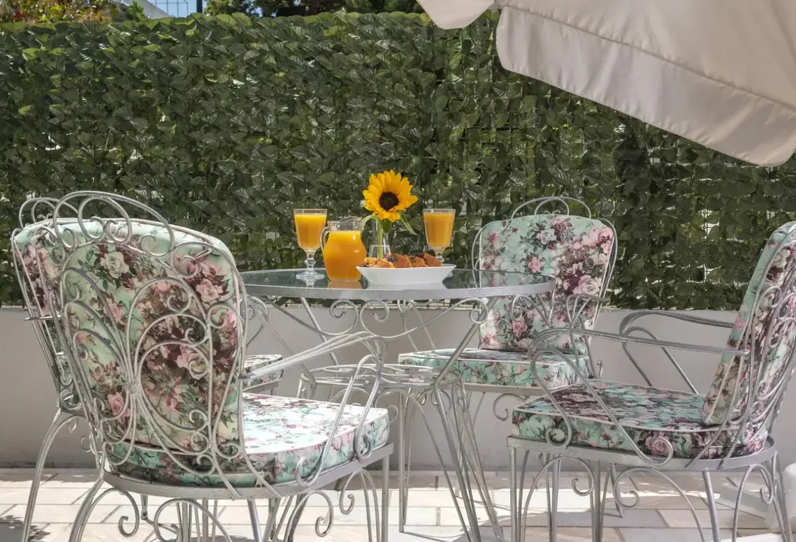 Restauracja i jedzenie w hotelu Ouzas Luxury Hotel