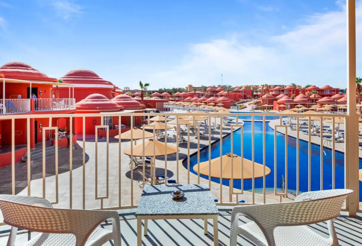 Basen w hotelu Pickalbatros Laguna Club