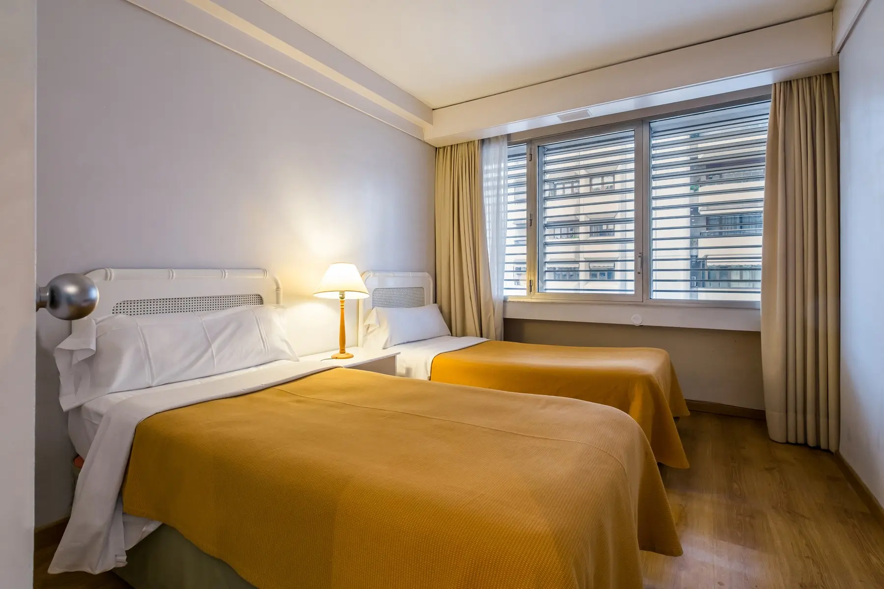 Pierre V. Madrid Eurobuilding 2 Aptos — PIERRE V. MADRID EUROBUILDING 2 APTOS