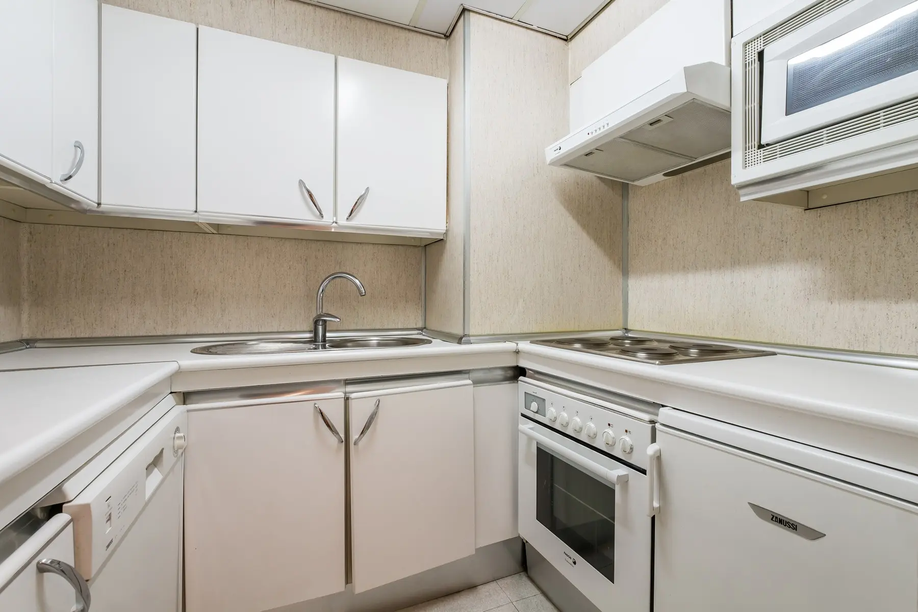 Pierre V. Madrid Eurobuilding 2 Aptos — PIERRE V. MADRID EUROBUILDING 2 APTOS