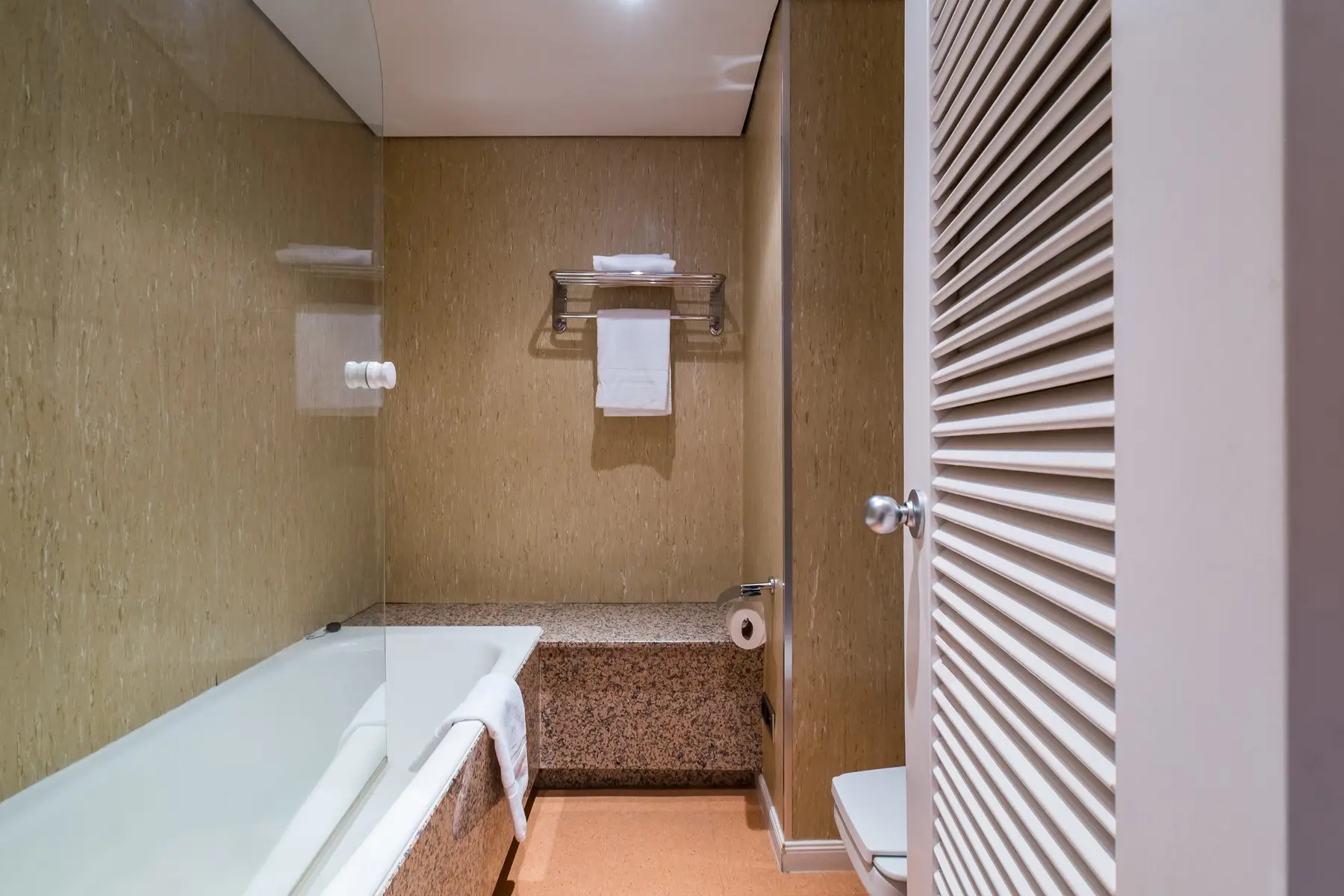 Pierre V. Madrid Eurobuilding 2 Aptos — PIERRE V. MADRID EUROBUILDING 2 APTOS