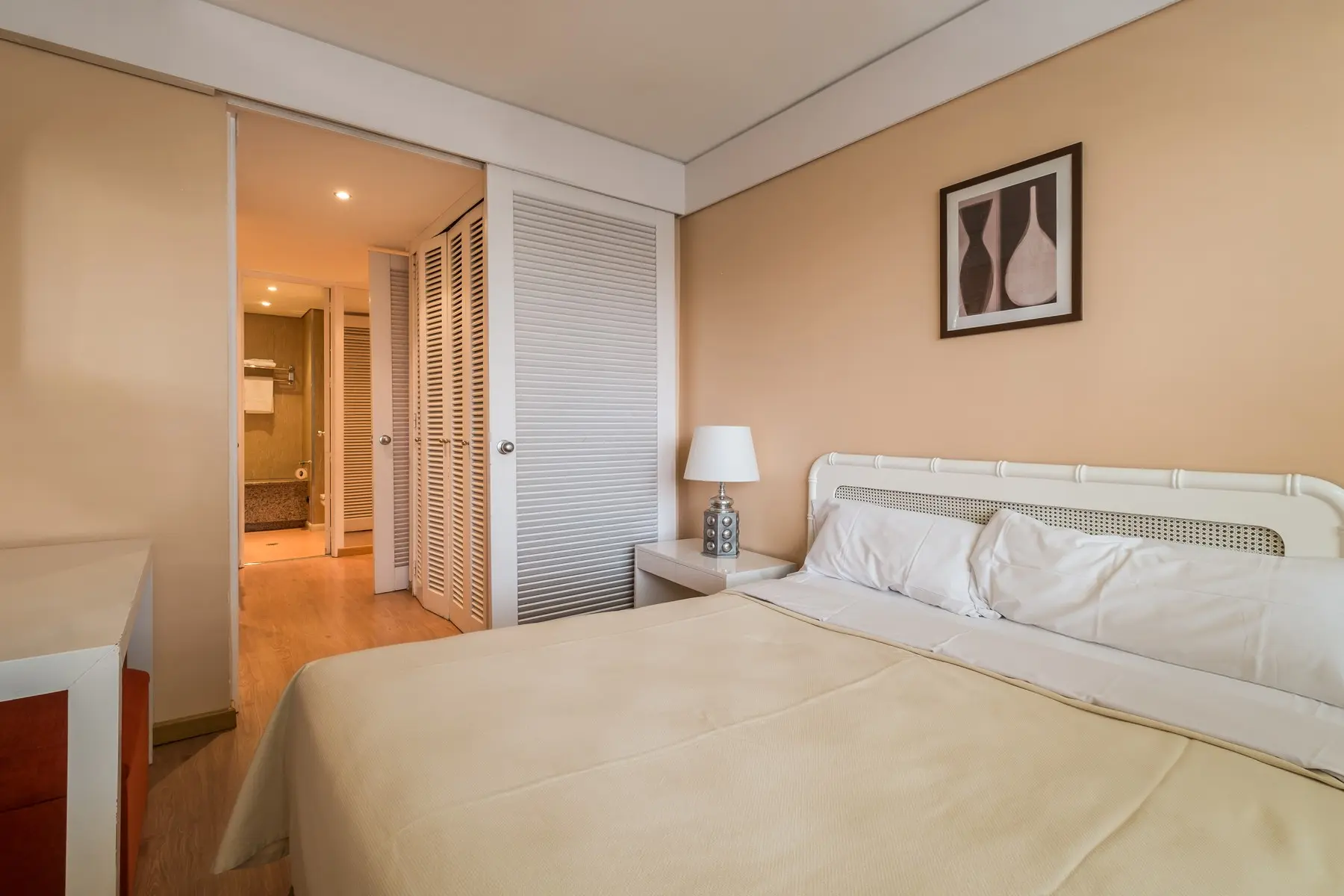 Pierre V. Madrid Eurobuilding 2 Aptos — PIERRE V. MADRID EUROBUILDING 2 APTOS