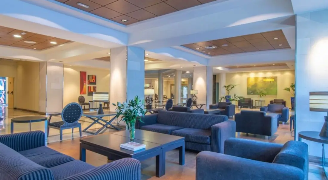 Lobby hotelu Pierre Vacances Benalmadena Principe