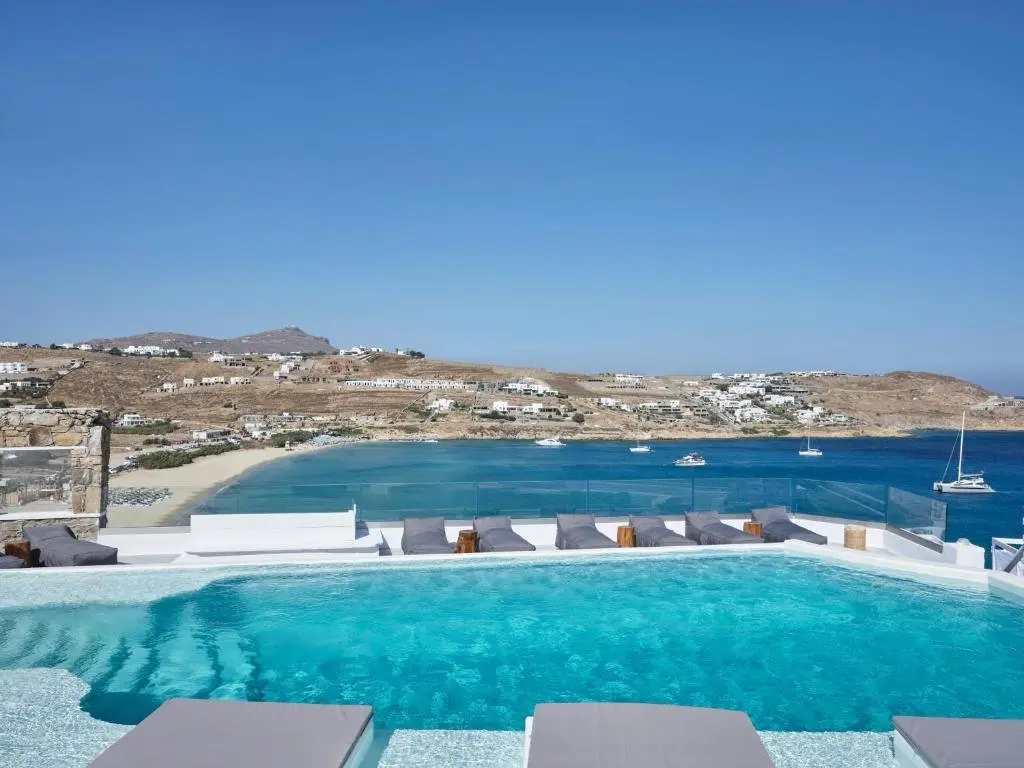 Basen w hotelu Pietra E Mare-Mykonos Moments
